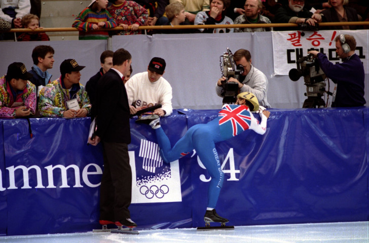 Britain's Wilf O'Reilly tries in vain to get his broken blade attended to before the re-run of his 500m heat at the 1994 Lillehammer Winter Olympics ©Getty Images