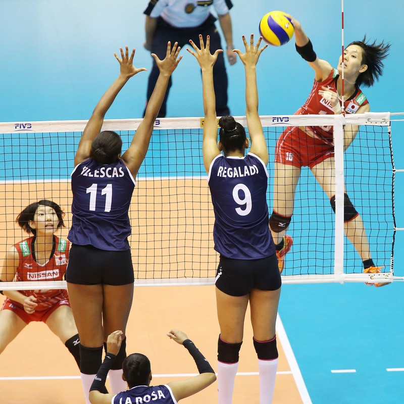 Japan launch an attack en route to victory as the FIVB Women's World Cup resumed ©FIVB