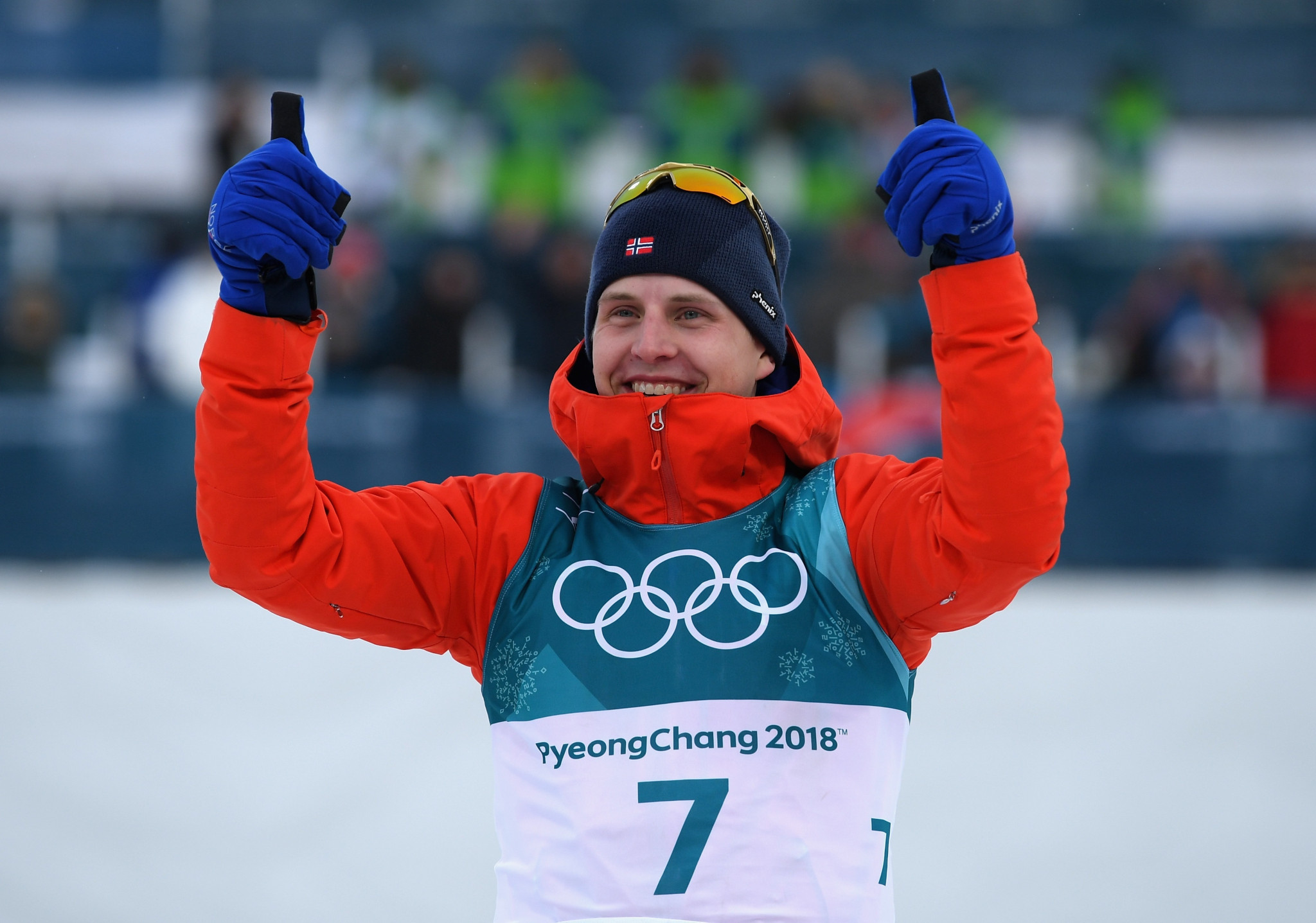 Simen Hegstad Krueger of Norway recovered from a first lap crash to win the men's skiathlon in cross country skiing ©Getty Images