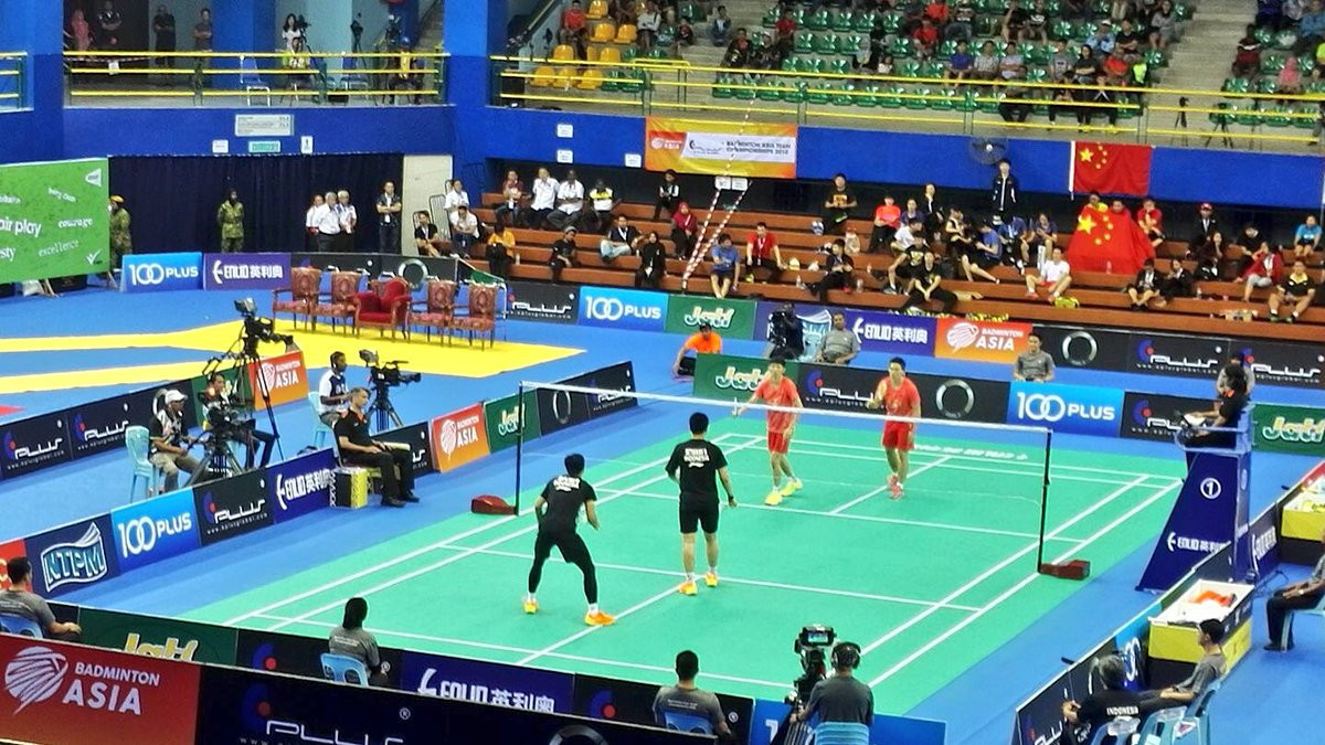 Rian Agung Saputro and Hendra Setiawan, in black, secured the men’s Badminton Asia Team Championships title for Indonesia with victory over China in Alor Setar ©Twitter
