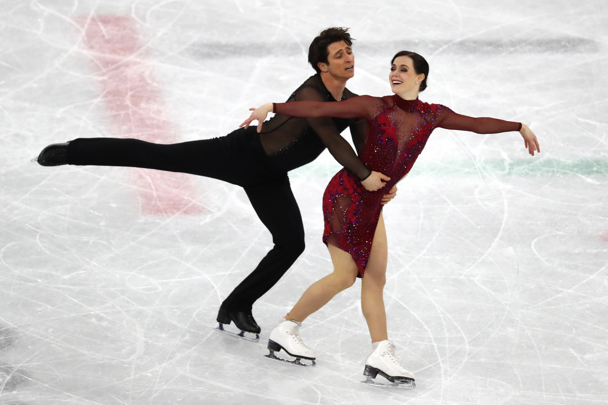 Scott Moir and Tessa Virtue completed the team event in style ©Getty Images