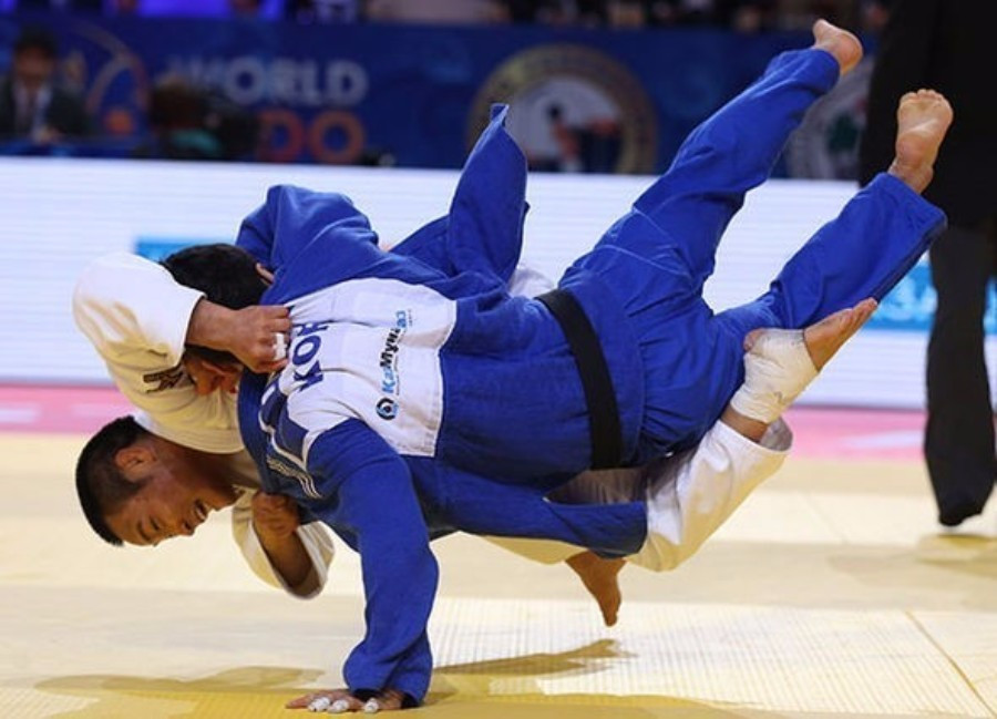 South Korea and Japan clashed in the men's team competition final ©IJF
