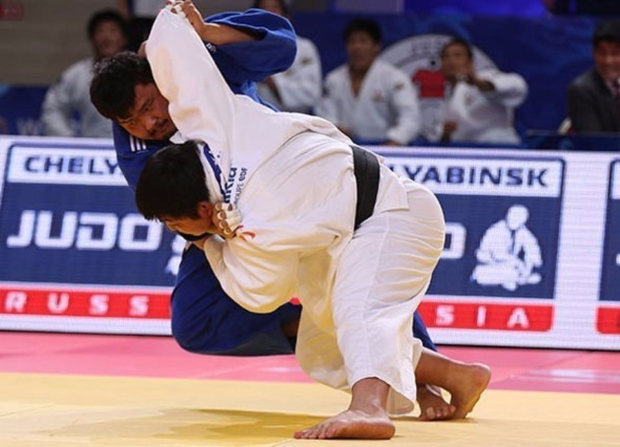 The final bout between Japan's Takeshi Ojitani and South Korea's Kim Sung-Min would prove to be decisive ©IJF