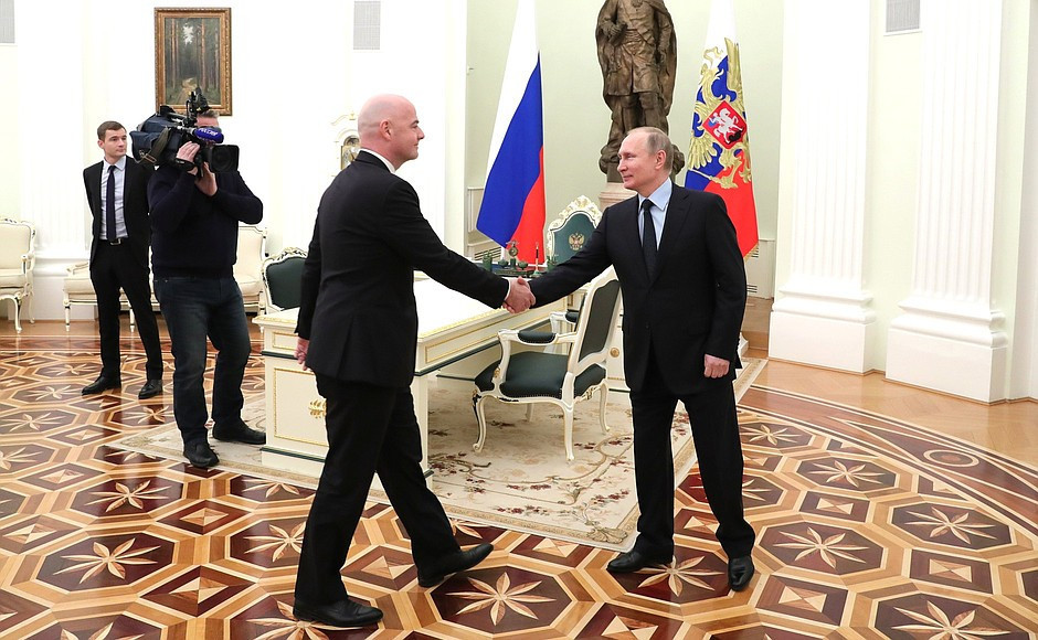 Gianni Infantino, left, met Vladimir Putin to discuss World Cup preparations ©Kremlin