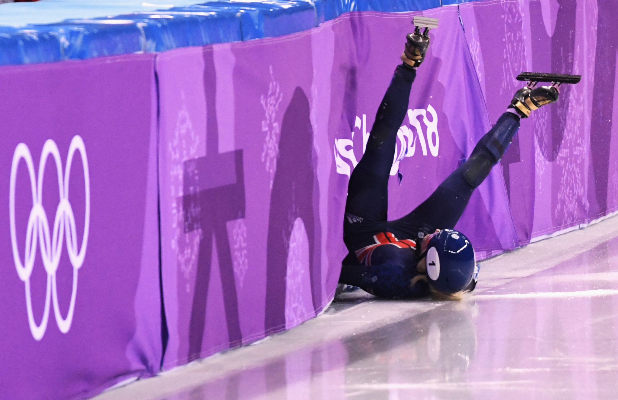 Great Britain's Elise Christie crashed out of the final ©Getty Images