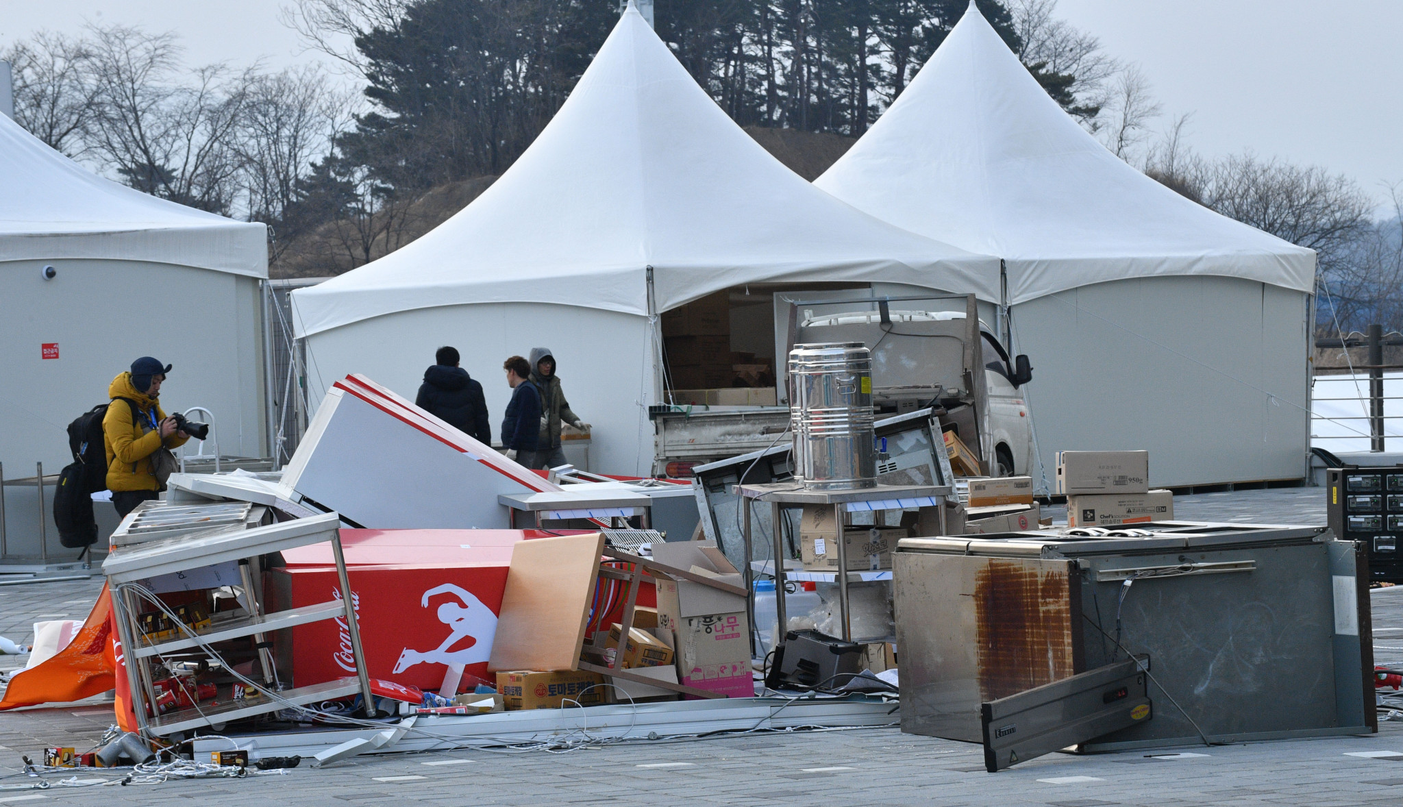 Pyeongchang 2018 close Gangneung Olympic Park as strong winds lead to safety fears