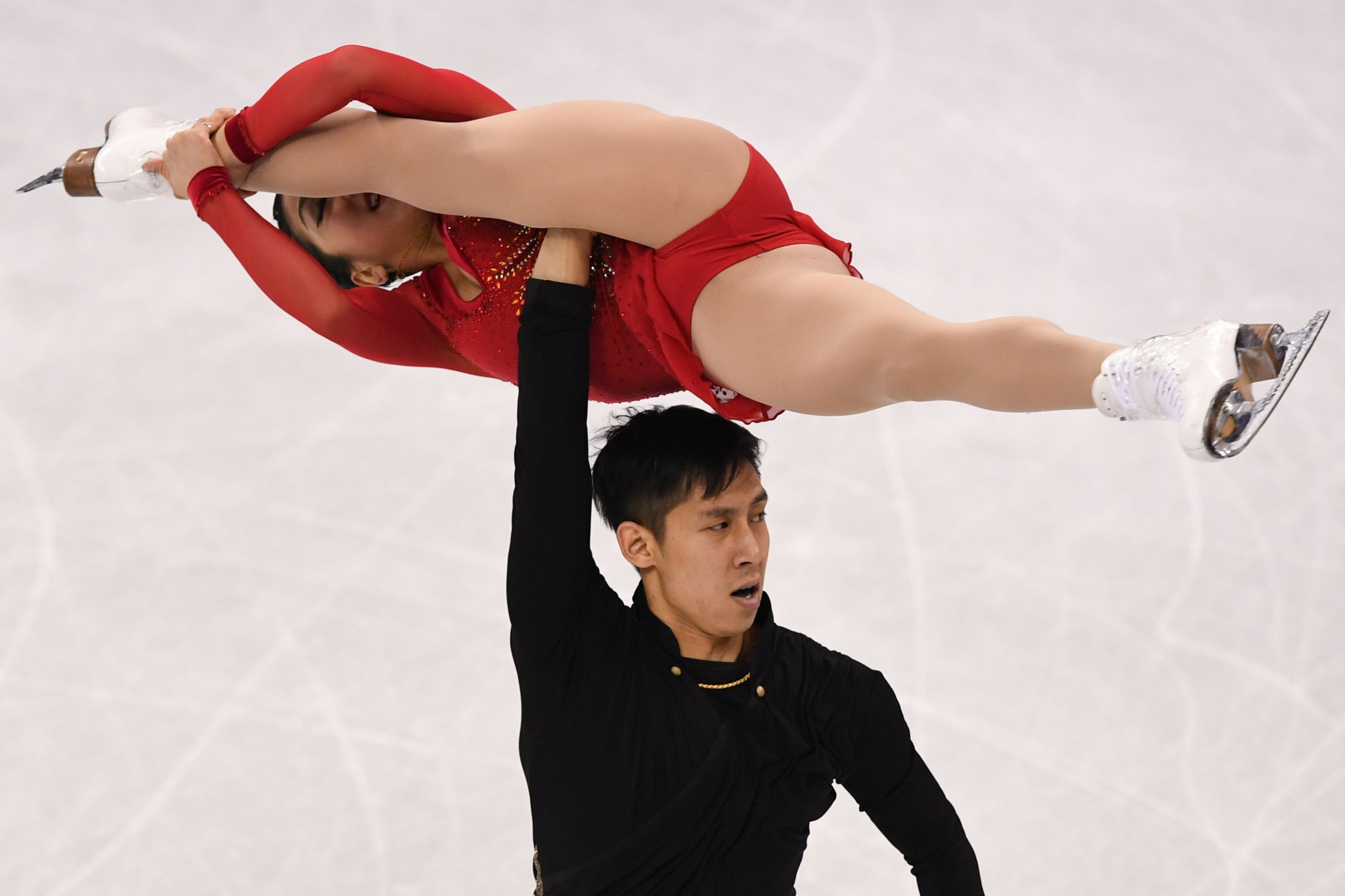 China's Sui Wenjing and Han Cong finished a close second to claim the silver medal ©Getty Images