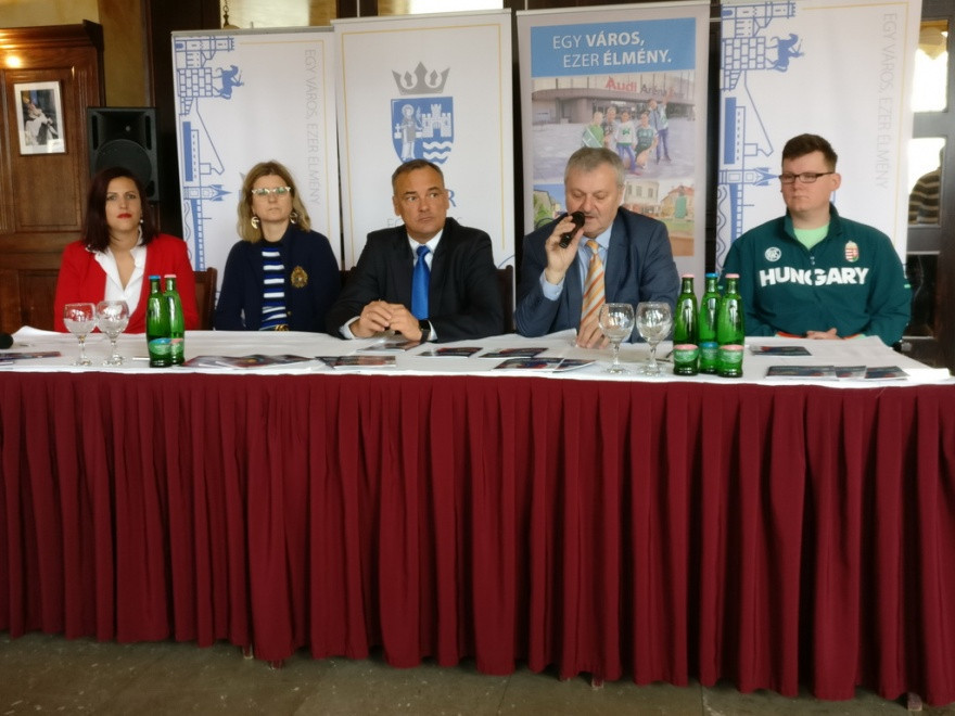 Györ Mayor Zsolt Borkai welcomed the European Shooting Confederation back to the city ©ESC