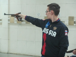 Anton Aristarkhov helped Russia win the men's 10m junior team air pistol crown ©Russian Shooting Union