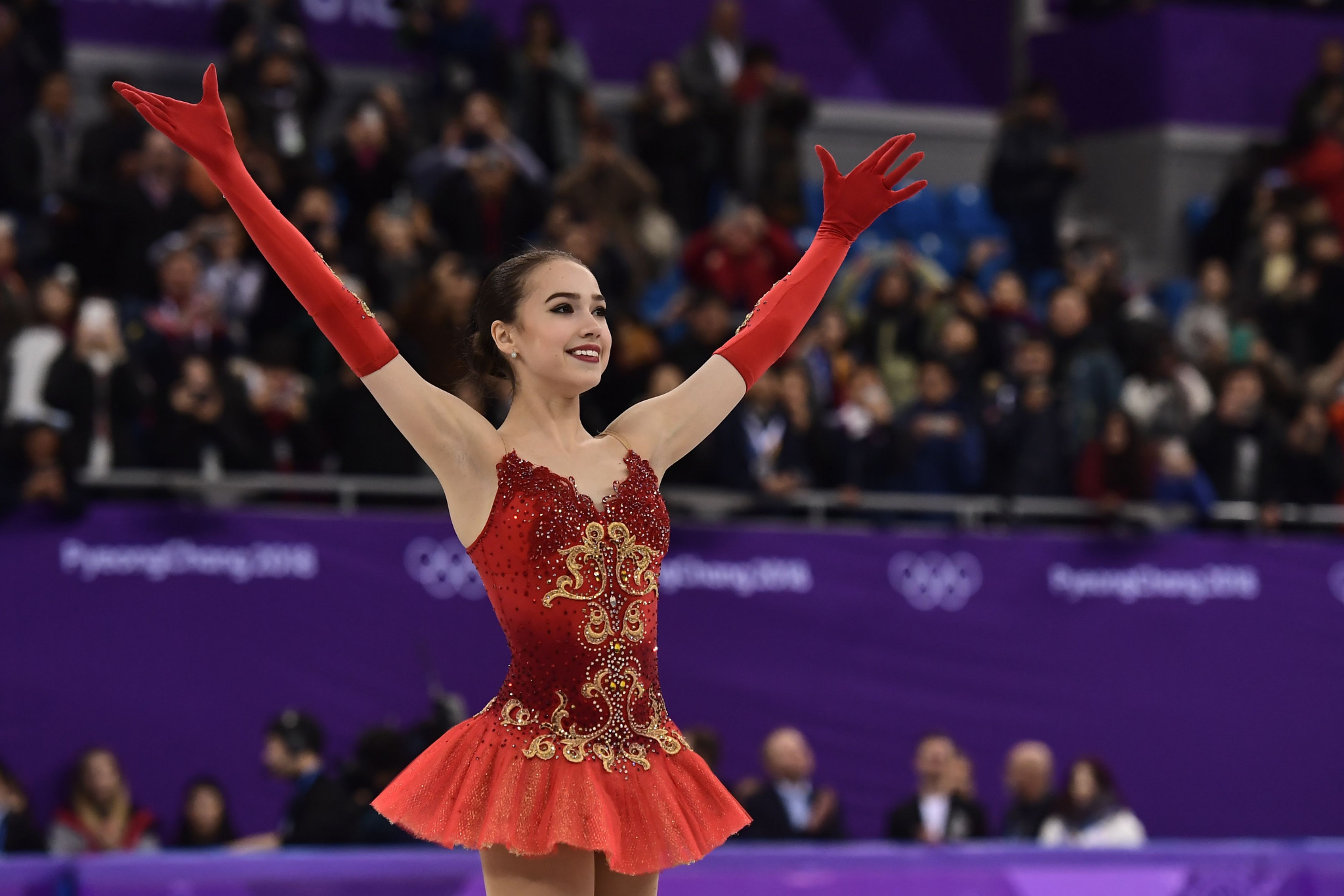 Aline Zagitova, 15, celebrates a gold medal for the OAR ©Getty Images
