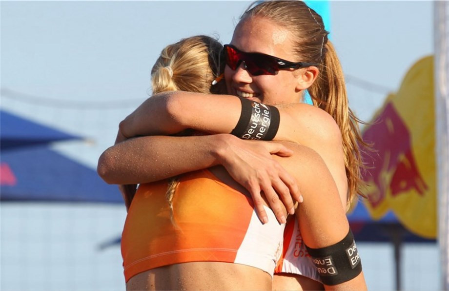 Sandra Ittlinger, left, and Kim Behrens clinched the Pool G title in Fort Lauderdale ©FIVB