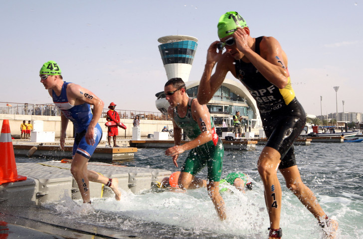 The opening swim in the season's first World Triathlon Series event at Abu Dhabi comprised a 750m course ©Getty Images