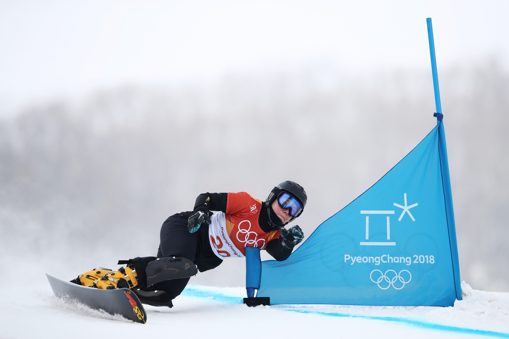 Ledecká denied triumphant return to FIS Snowboard World Cup as Bykova wins parallel giant slalom