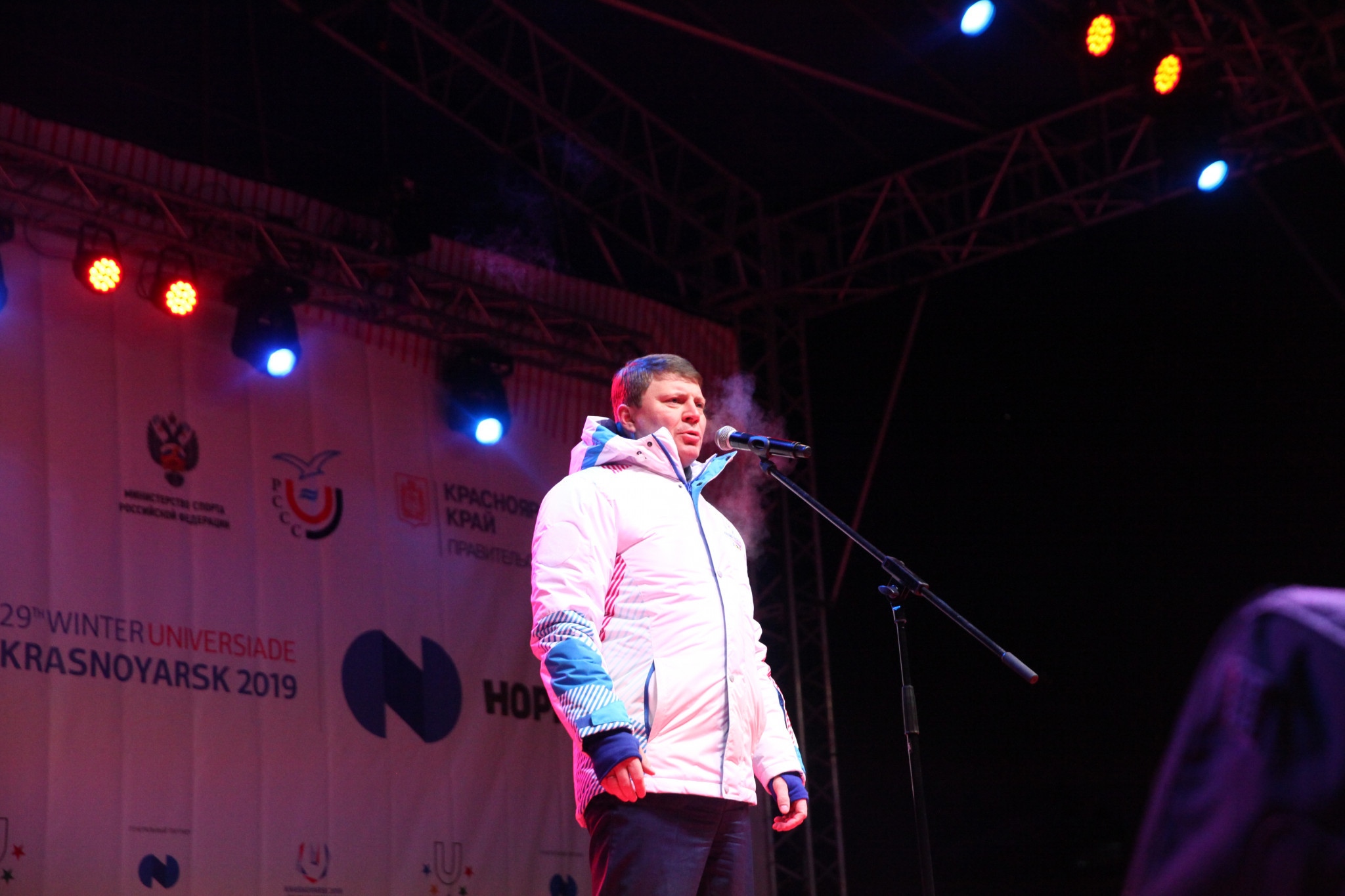 Krasnoyarsk Mayor Sergey Eryomin marked one year to go in a speech at a festival on Theatre Square ©Krasnoyarsk 2019