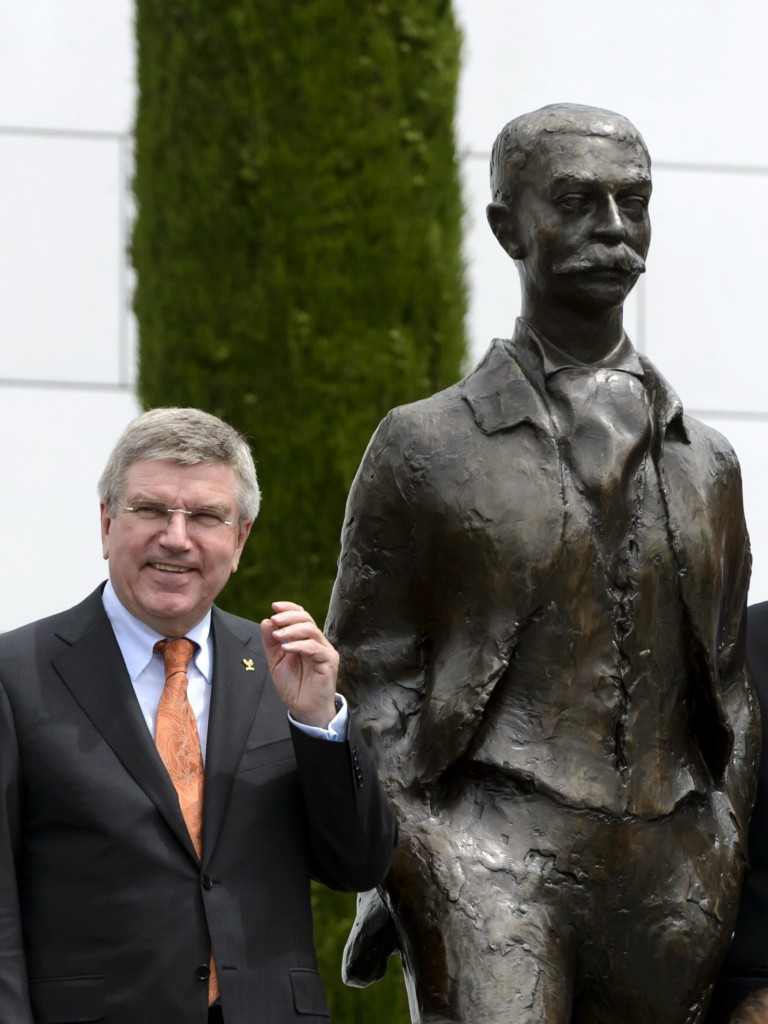 Thomas Bach at the  Pierre de Coubertin statue in Lausanne 