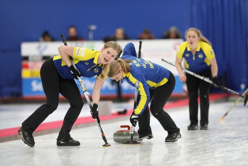 Defending women's champions Sweden recorded their sixth straight victory to preserve their unbeaten record ©WCF