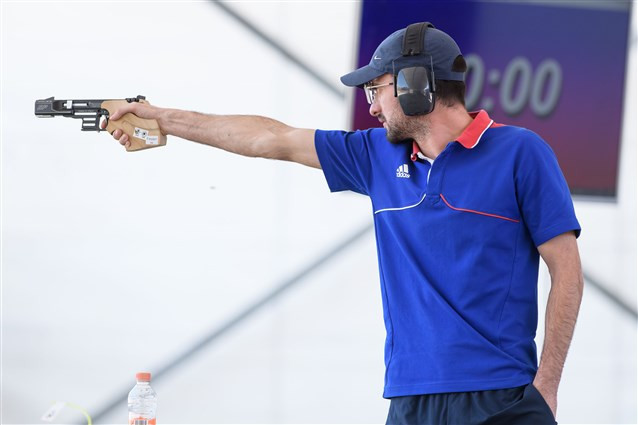 Clement Bessaguet beat his French team-mate to gold ©ISSF
